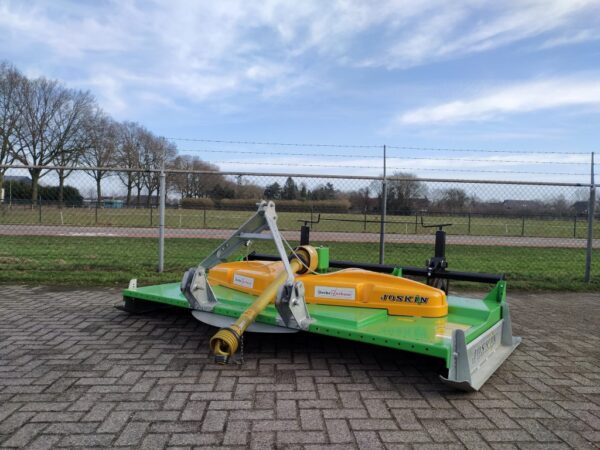 WEIDEBLOTER 270 CM MET STEUNWIELEN